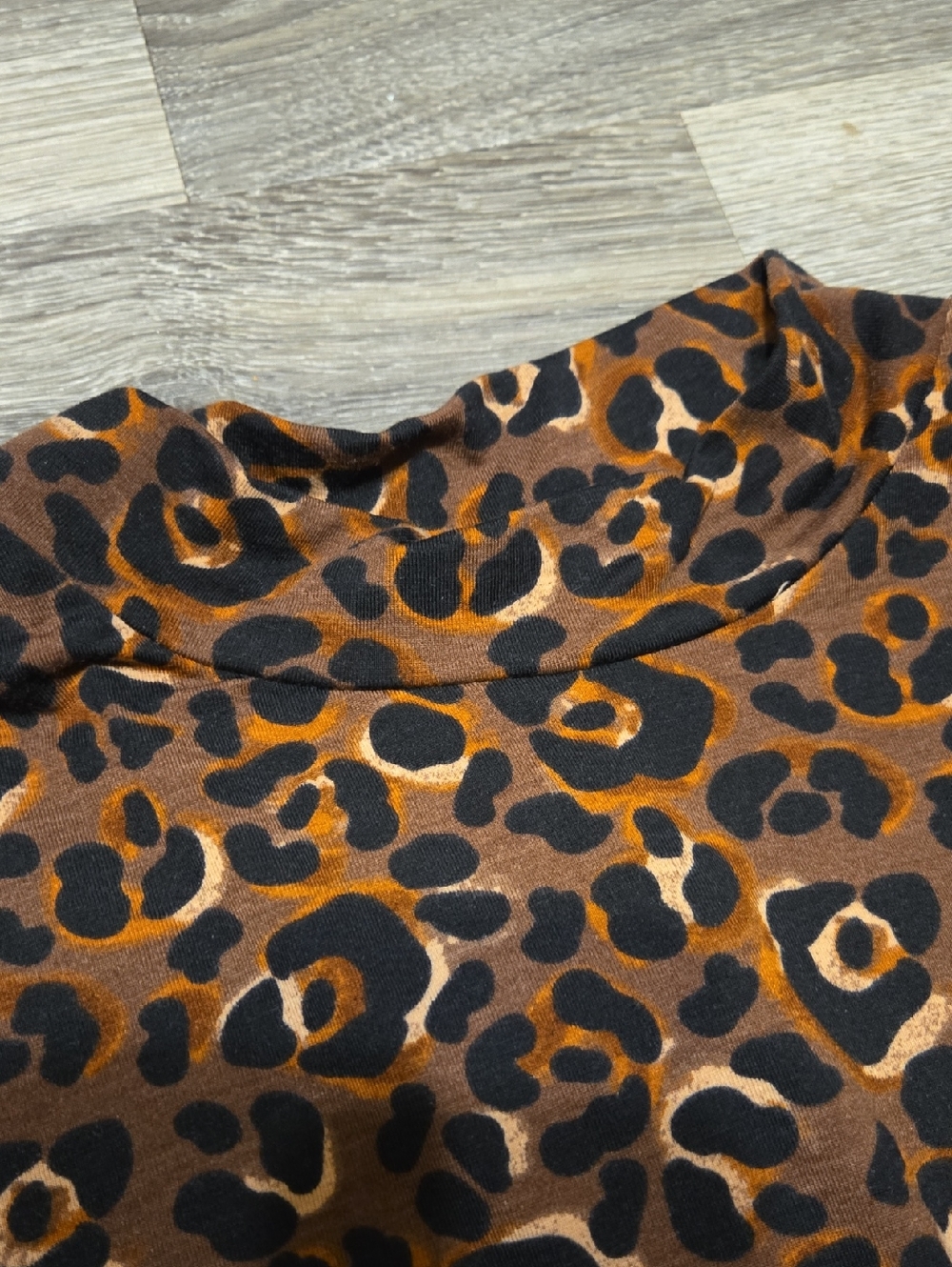 NWT 2X Lularoe Animal Print Ruth Mockneck Top - Picture 2 of 2